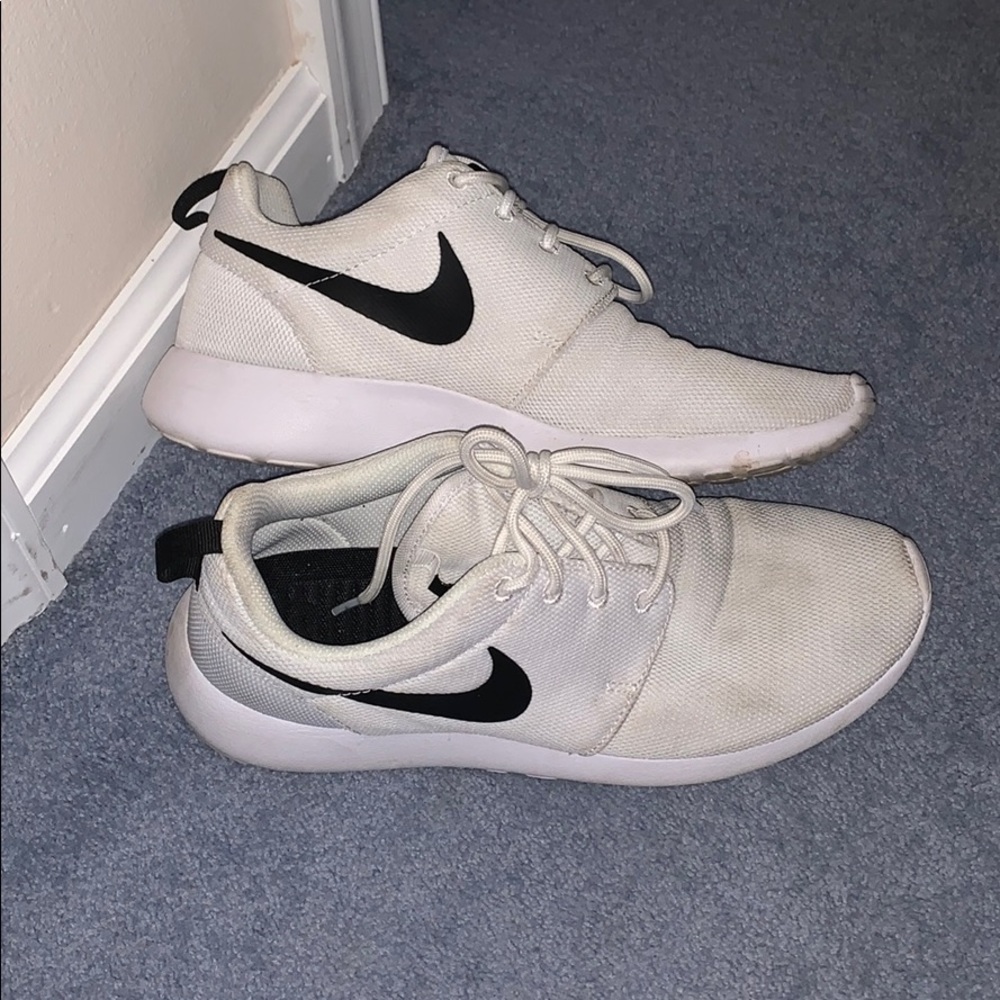 Women’s Nike Rosche Size 8.5
